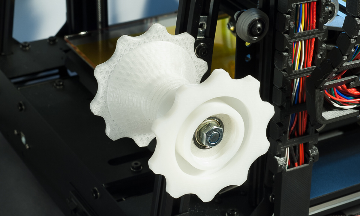 The MendelMax 3 3D printer - The filament spool holder with retaining nut partially screwed in